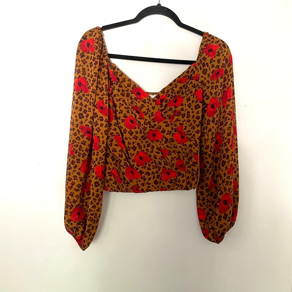 ASTR Animal Leopard Print Floral Shirred V-Neck Blouse Crop Top sz S - Picture 3 of 13